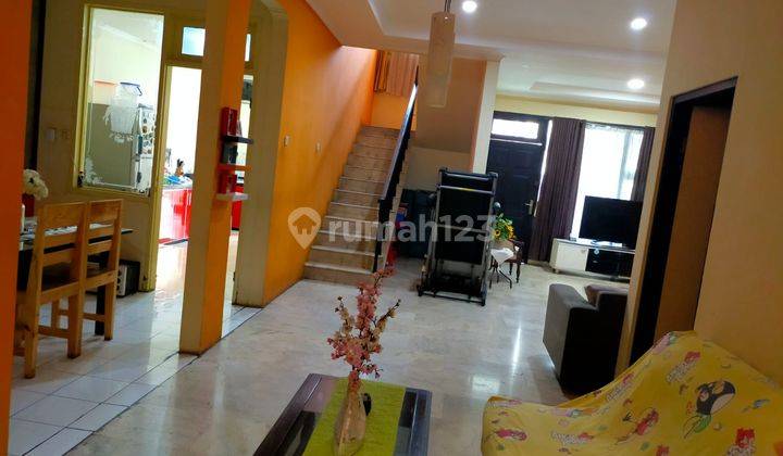 Rumah cantik 2 lantai lokasi strategis dekat Kelapa Gading  1