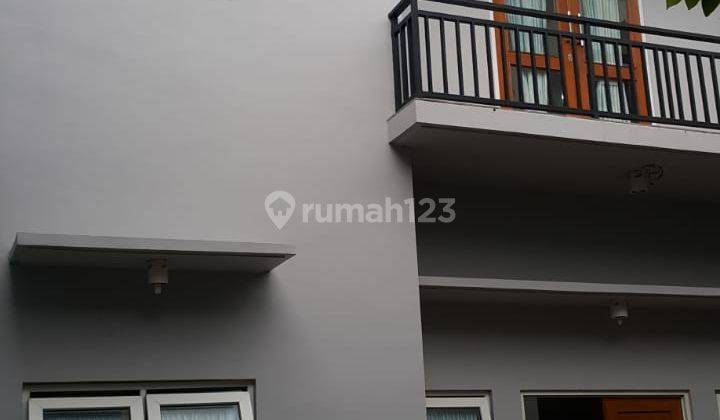 Rumah di Jatinegara 2 Lantai SHM Bagus Sekali Furnished 2