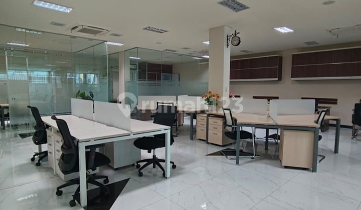 Gedung 6 Lantai di Kebayoran Baru Jakarta Selatan