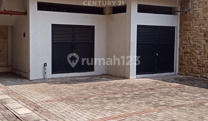 Gedung Perkantoran 4 Lantai di Otisata Jakarta Timur