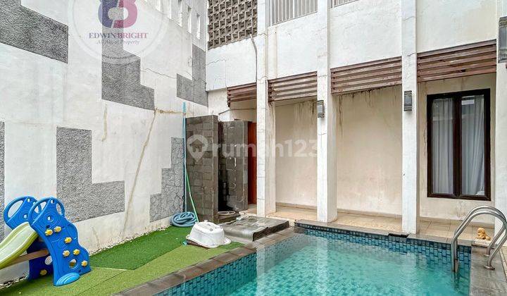 Rumah Dengan Pool Dalam Cluster Area Premium Bintaro Jaya 1