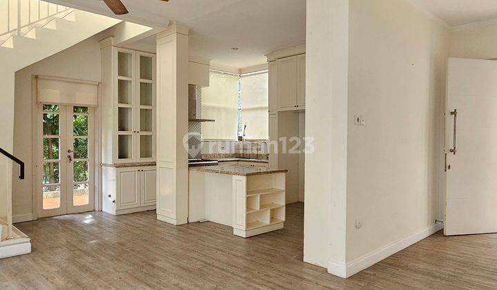 Disewakan Rumah Discovery Hoek Siap Huni Semi Furnish Samping Taman 1