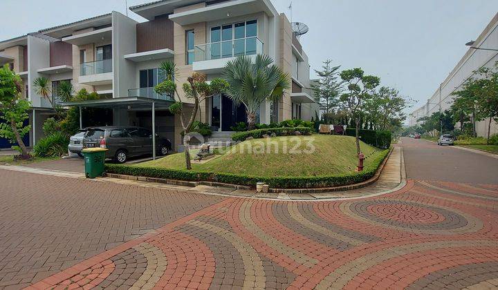 Rumah Hook Mewah Fully Furnished di Golf Island PIK 1