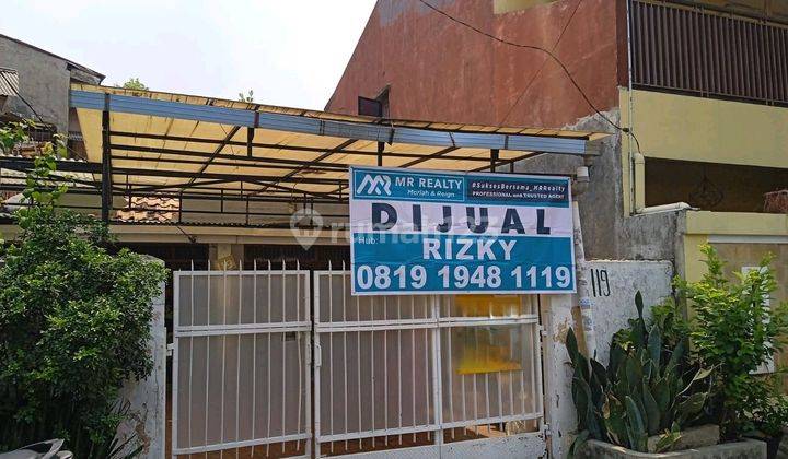 Rumah strategis, cocok dijadikan Rumah Kost di Tomang Jakbar 1