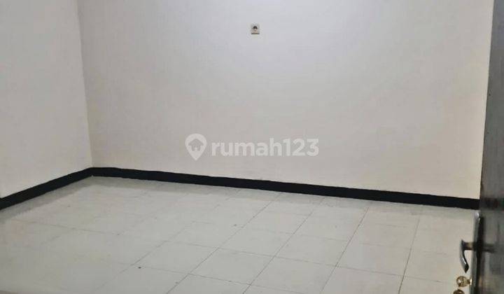 Rumah dibawah 1m, 2Lt siap huni di Cipondoh Tangerang 2