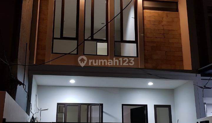 RUMAH BARU 3LANTAI BEBAS BANJIR BERLOKASI STRATEGIS DI TAMAN RATU 1