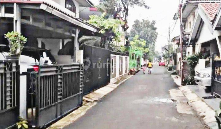 Rumah 2Lantai berlokasi strategis cocok untuk kostan di cawang 2