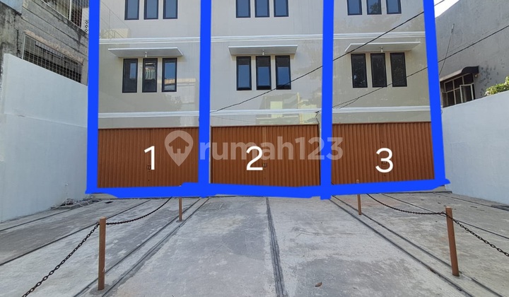 For Rent Shop House by the Road in Mampang Area, South Jakarta