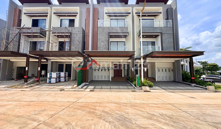 New Townhouse Lokasi Sangat Strategis Dekat ke Tol di Area Pondok Indah, Jakarta Selatan