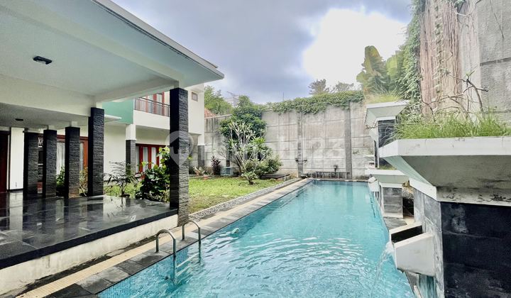 Rumah Tropical Modern Hadap Timur Premium Area Menteng  2