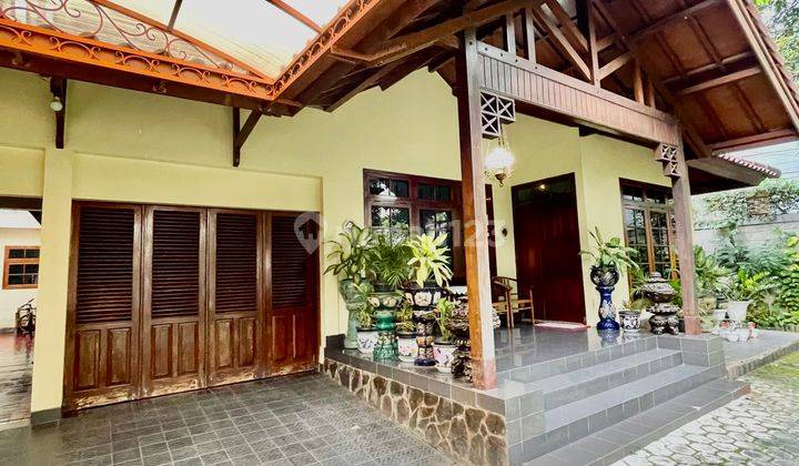 RUMAH KLASIK DENGAN HALAMAN YANG LUAS BEST LOCATION CILANDAK JAKARTA SELATAN 1