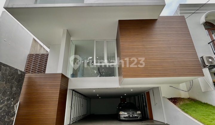 Rumah Baru Tropical Modern Pondok Indah Jakarta Selatan