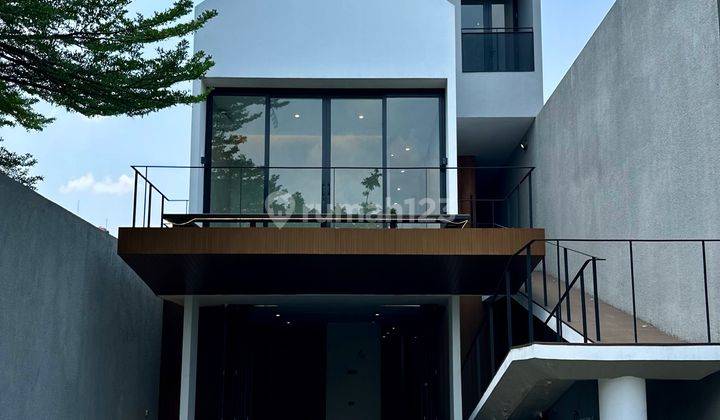 Rumah 4 Lantai Industrial Minimalis di Ampera Kemang  1