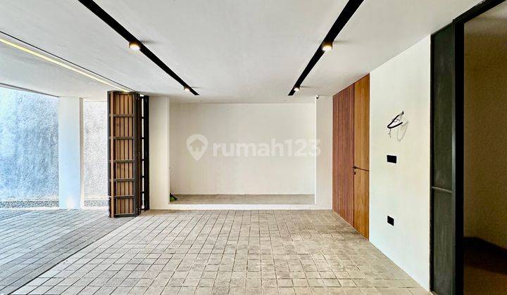 Rumah 4 Lantai Industrial Minimalis di Ampera Kemang  2