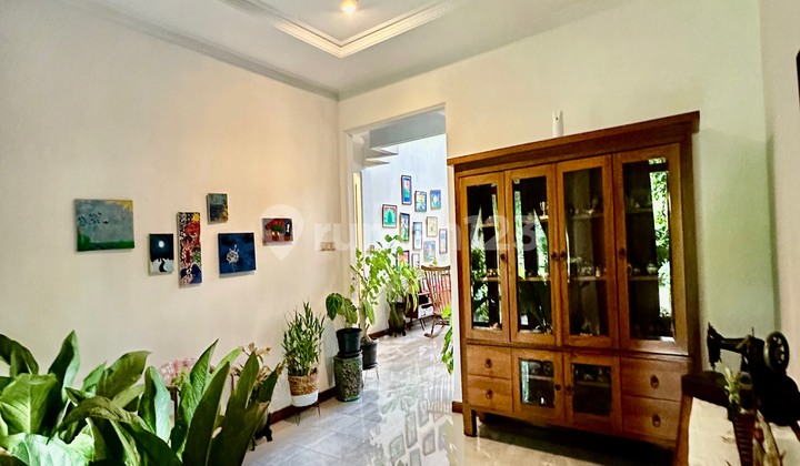 House With Spacious Garden in Pejaten Barat 2