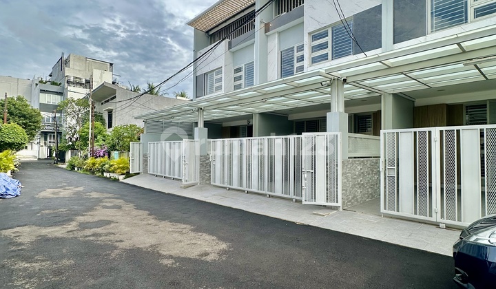 New House in a Complex in Kebayoran Baru, South Jakarta