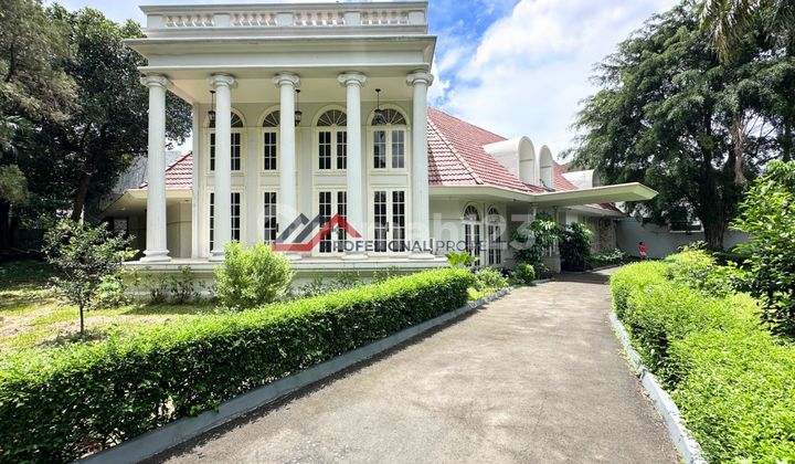 Rumah Bagus dan Kokoh Strategis Dekat Senayan City area Simprug, Jakarta Selatan Rumah Bagus dan Kokoh Strategis Dekat Senayan City area Simprug, Jakarta Selatan