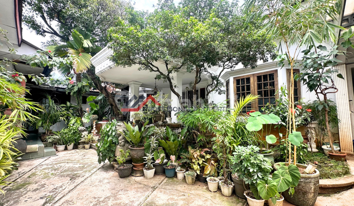 Commercial Area House Suitable for Offices and Business in Kemang, South Jakarta