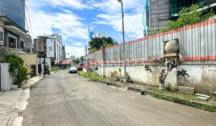 Rumah lama Hitung Tanah Lokasi di Segitiga emas Kuningan Jakarta Selatan