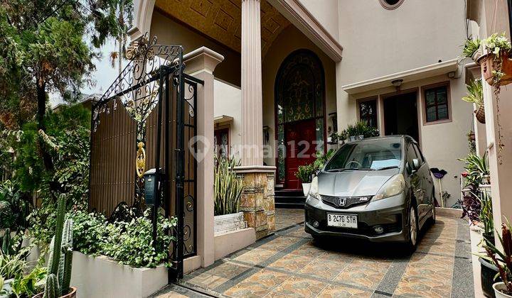 Rumah Mewah Bergaya Klasik Dalam Komplek Di Lebak Bulus  1