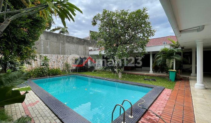 Rumah Satu Lantai Parkiran Luas di Lengkapi Kolam Renang di Cipete Jakarta Selatan Rumah Satu Lantai Parkiran Luas di Lengkapi Kolam Renang di Cipete Jakarta Selatan
