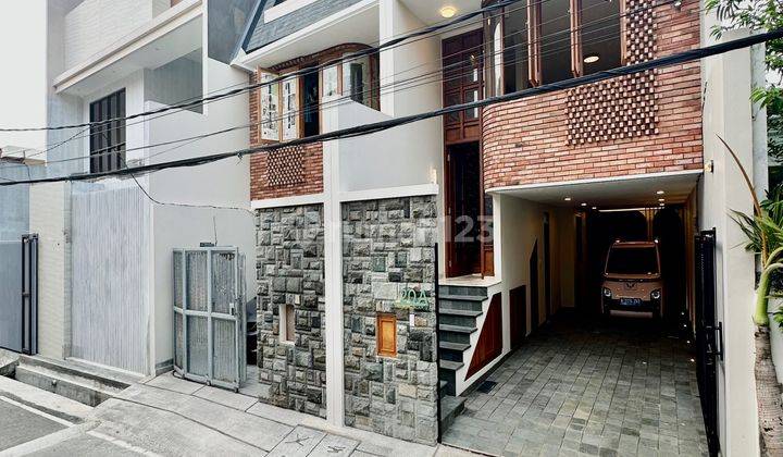 Rumah Modern Tropis 5 Lantai Area Menteng Jakarta Pusat 1