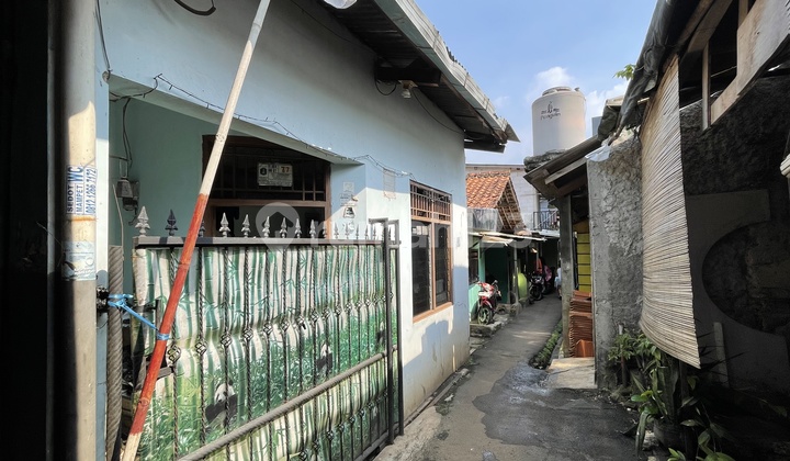 House Suitable for Boarding Behind Oleos Building 2