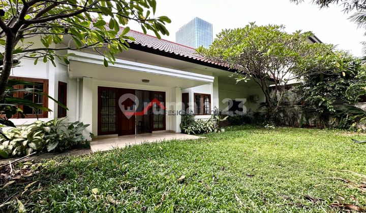 Rumah Mewah Siap Huni Halaman Asri di Wijaya Kebayoran Baru, Jakarta Selatan