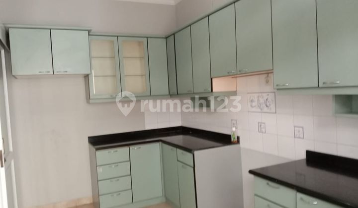 Rumah sangat terawat, bersih di dalam komplek besar di tanjung barat, lingkungan sangat nyaman dan aman, bebas banjir, lokasi sangat strategis, dekat ke pintu Toll TB Simatupang, dekat ke Mall Aeon, ..(her) 11