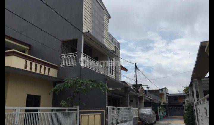 Rumah sangat terawat, full furnished, siap huni di dalam komplek di Cipadu, lingkungan sangat nyaman dan aman, bebas banjir, lokasi sangat strategis, dekat ke Pintu Toll Ciledug, dekat ke pasar Cipulir, dekat ke pasar Cipadu, dekat ke Bintaro  2