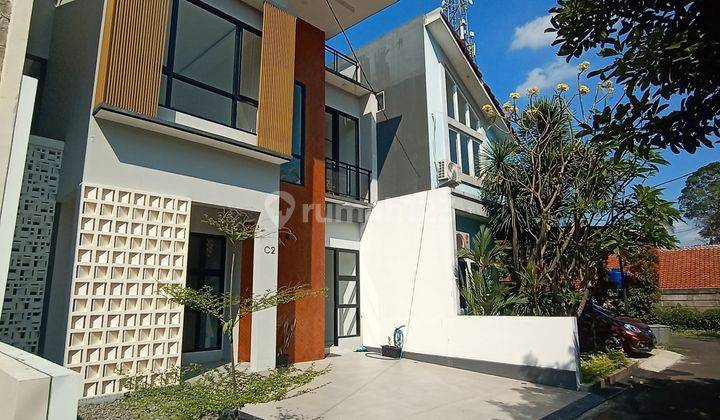 Rumah baru siap huni di dalam townhouse di Jagakarsa, ada mini rooftop, lingkungan sangat nyaman dan aman, bebas banjir, lokasi sangat strategis, dekat ke Transmart Cilandak, dekat ke Lenteng Agung, dekat ke Halte busway Taman Margasatwa Ragunan  2