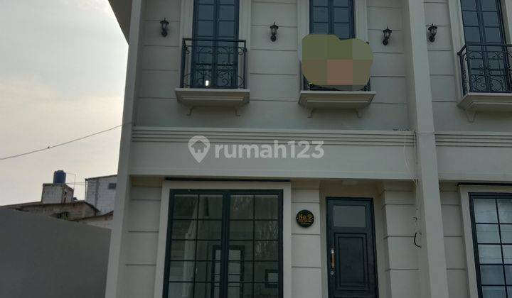 Rumah baru siap huni, di lingkungan sangat asri, berhadapan dengan taman kota, di Jagakarsa, lokasi sangat strategis, dekat ke Pintu Toll Brigif, dekat ke Lenteng Agung  2