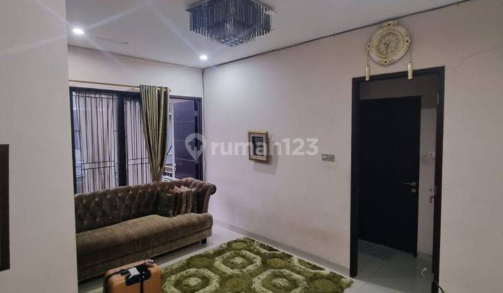 Rumah siap huni dan terawat di dalam townhouse di Condet, lingkungan sangat nyaman dan aman, lokasi sangat strategis, dekat ke pintu Toll, dekat ke Sekolah...(her) 2