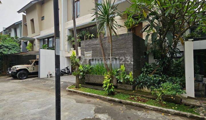 Rumah 4 lantai, private swimming pool, siap huni di dalam townhouse di Pondok Pinang, lingkungan sangat nyaman dan aman, bebas banjir, lokasi sangat strategis, dekat ke MRT Lebak Bulus, dekat ke Pintu Toll Pondok Pinang, dekat ke TB Simatupang...(Ang) 2