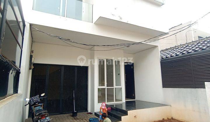 Rumah siap huni di dalam komplek Pondok Indah, lingkungan sangat nyaman dan aman, lokasi sangat strategis, dekat ke Mall Pondok Indah, dekat ke sekolah Bakti Mulya400, dekat ke Gandaria City  2