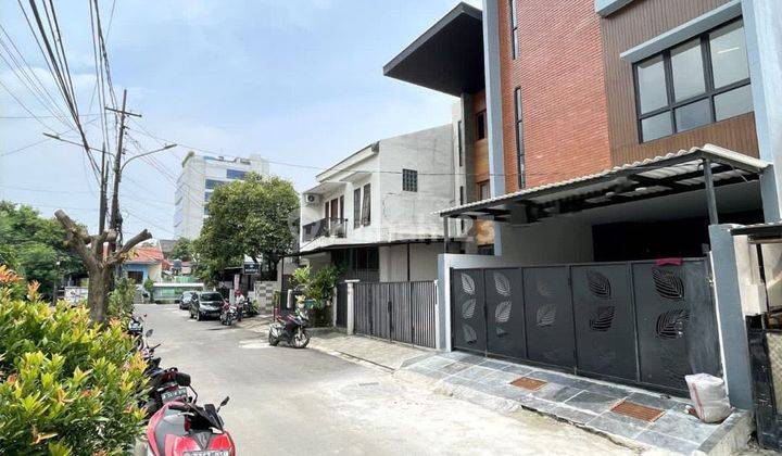 Rumah siap huni , full furnished di komplek Cilandak, bebas banjir, row jalan luas, lokasi sangat strategis, dekat ke TB Simatupang, dekat ke Cipete, dekat ke MRT Cipete...(her) 2