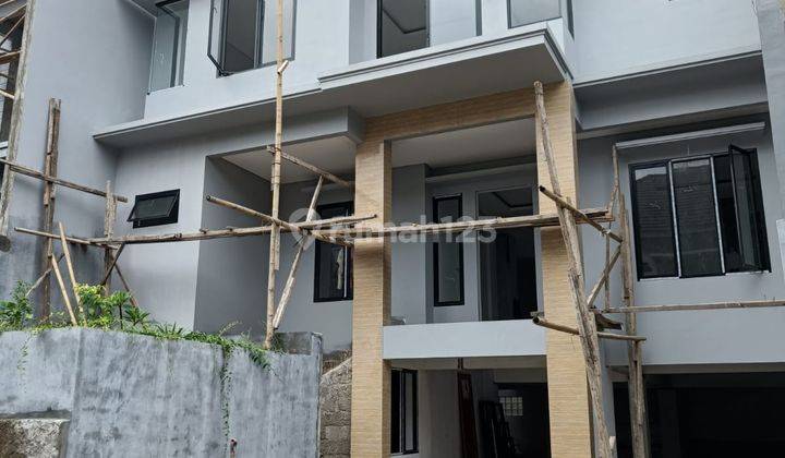 Rumah Baru 2 Lantai, Mewah, Luas, Di Dalam Townhouse Di Pondok Labu, Lingkungan Sangat Nyaman Dan Aman, Lokasi Sangat Strategis, Dekat Ke Mall Onebellpark, Dekat Ke Mrt Fatmawati, Dekat Ke Pintu Toll Tb Simatupang..(dod) 2