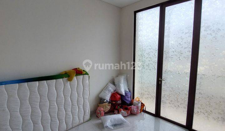 Rumah siap huni di lavon suvarna sutera 2 lantai  8