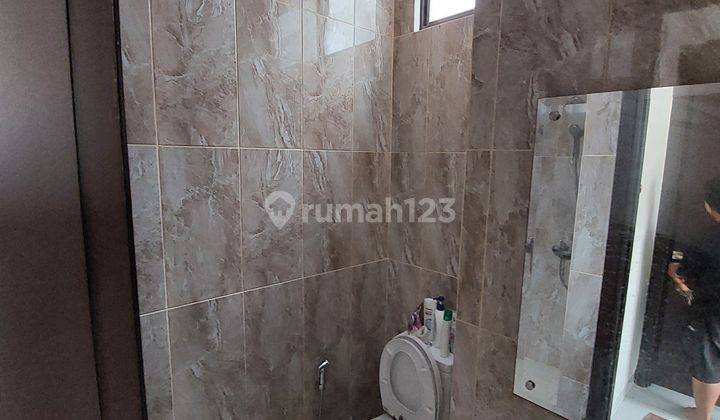 Rumah siap huni di lavon suvarna sutera 2 lantai  9