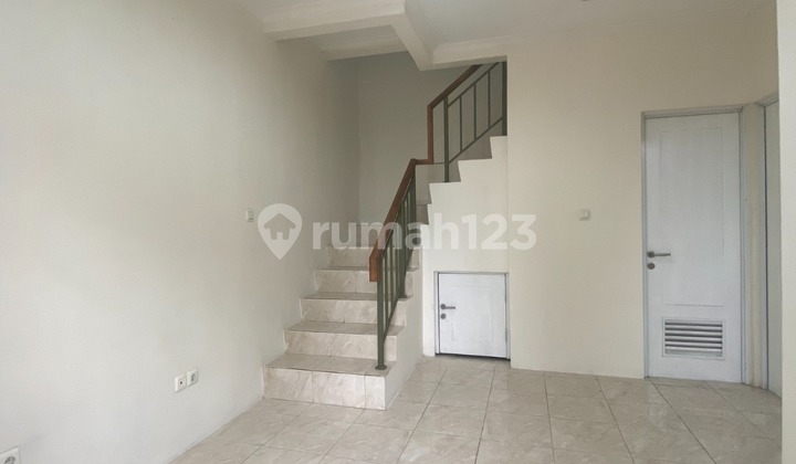 Ready-to-Occupy House in Malibu Village Gading Serpong 2