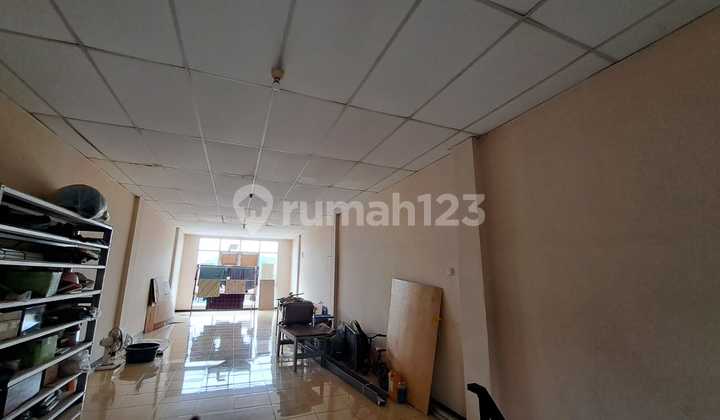 Three-Story Shophouse Ready to Occupy, Spacious Parking Suitable for Business and Office in Gunung Batu, Bogor. 2