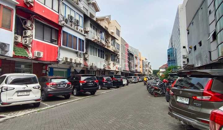 Mini Building 4 Lantai, Siap Pakai Lokasi Strategis di Kawasan Perkantoran Kebayoran Baru, Jakarta Selatan