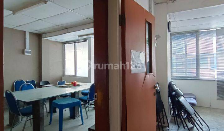 Mini Building 4 Lantai, Siap Pakai Lokasi Strategis di Kawasan Perkantoran Kebayoran Baru, Jakarta Selatan