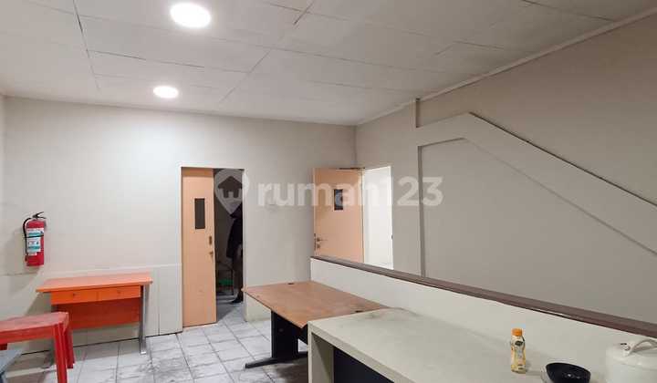 Mini Building 4 Lantai, Siap Pakai Lokasi Strategis di Kawasan Perkantoran Kebayoran Baru, Jakarta Selatan