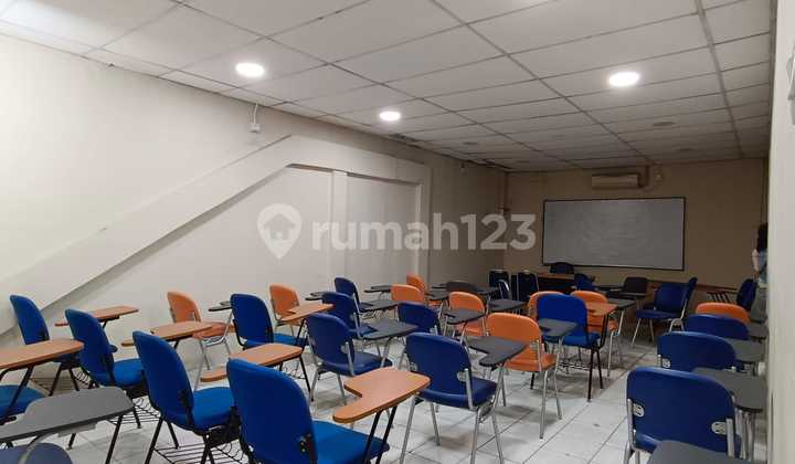 Mini Building 4 Lantai, Siap Pakai Lokasi Strategis di Kawasan Perkantoran Kebayoran Baru, Jakarta Selatan