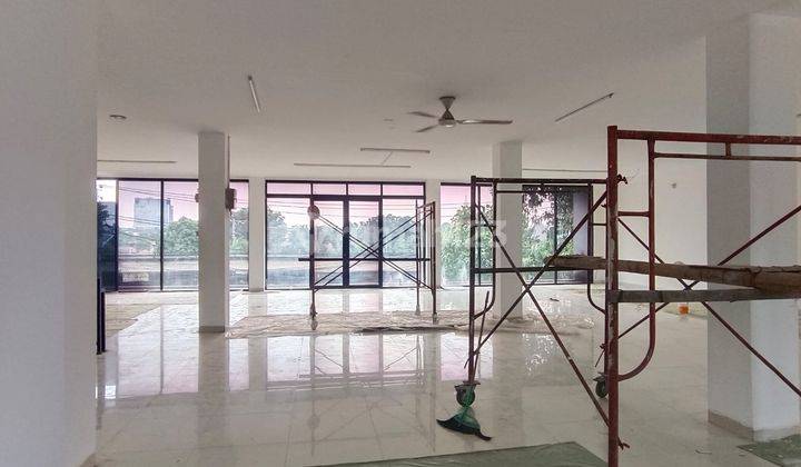Gedung 2 Lantai Siap Huni Lokasi Strategis Parkir Luas di Veteran Raya Jakarta Selatan 1