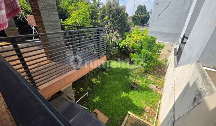 Land-Only House Ready to Occupy Spacious Parking Comfortable Location Well-Maintained Access Close to Station & Toll Road in Jagakarsa, South Jakarta Land-Only House Ready to Occupy Spacious Parking Comfortable Location Well-Maintained Access Close to Station & Toll Road in Jagakarsa, South Jakarta