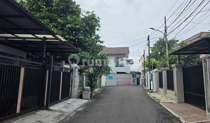 Rumah Bagus 2 Lantai Dekat Sekolah di Pasar Minggu