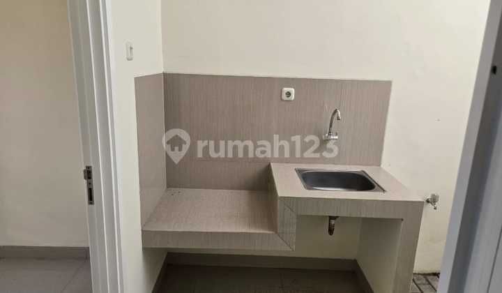 Newly Renovated House Ready to Live In, Located in a Housing Complex Near Schools, Commercial Areas, and Shops in Jababeka 2