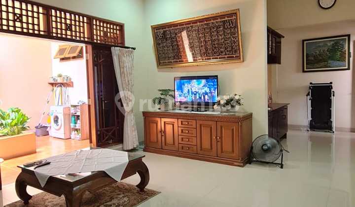 Rumah Bagus Siap Huni Ada Taman Asri Jalanan Lebar Dijual Semi Furnished di Kompleks Kav Dki Cipedak Jagakarsa Jakarta Selatan